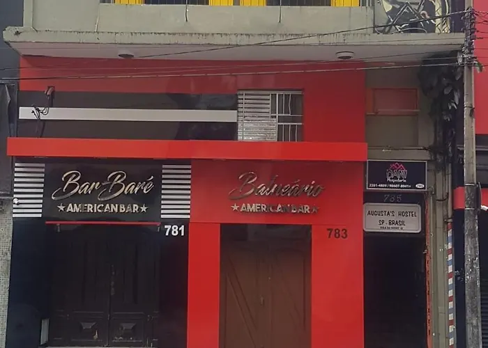 Augusta\'S Hostel